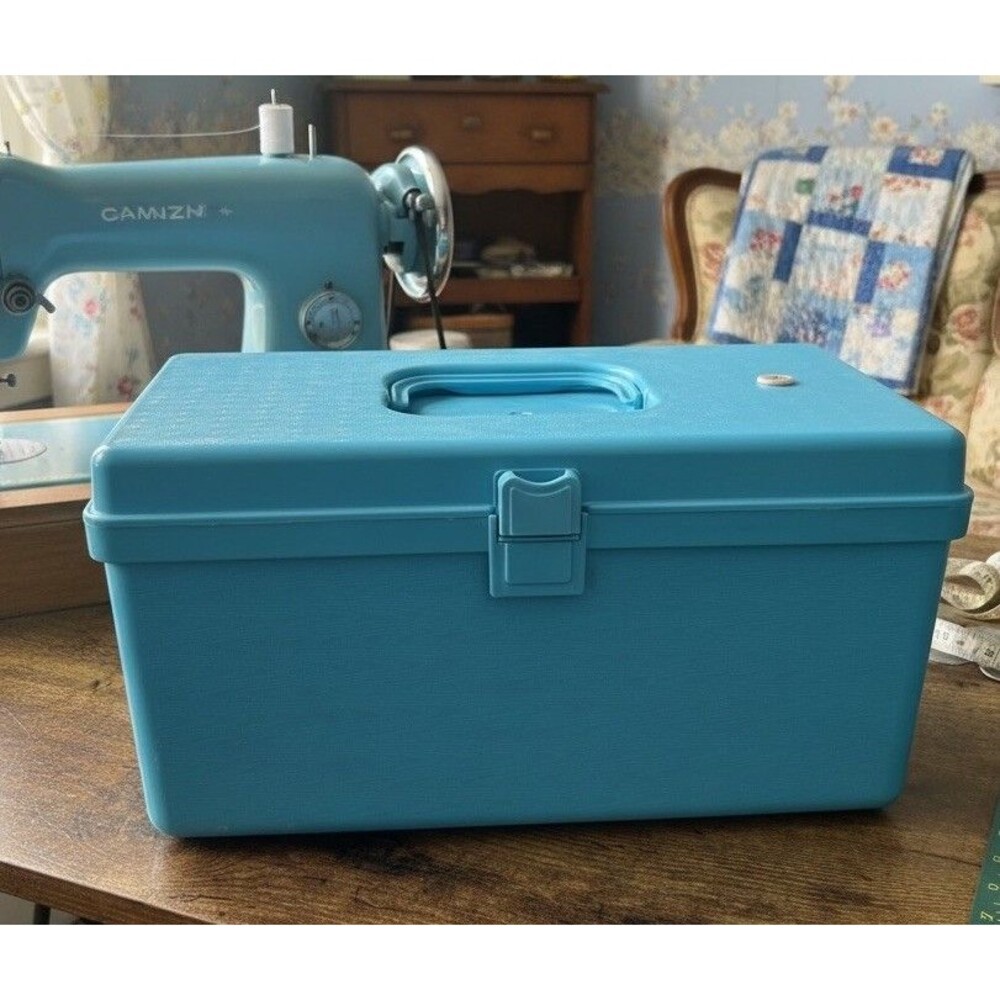 Vintage Wilsonite Blue Plastic Sewing Craft Storage Box USA No Tray Case